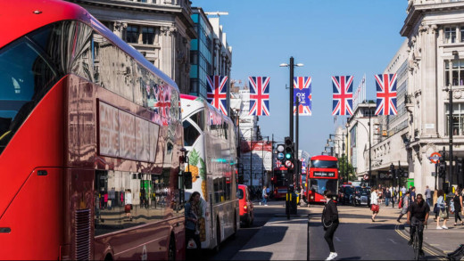 Laura vive en Londres con su familia y este gesto cambia su destino de la noche a la mañana