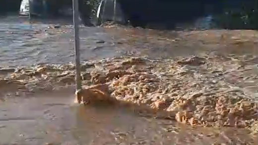 El río se ha desbordado a su paso por Campanillas