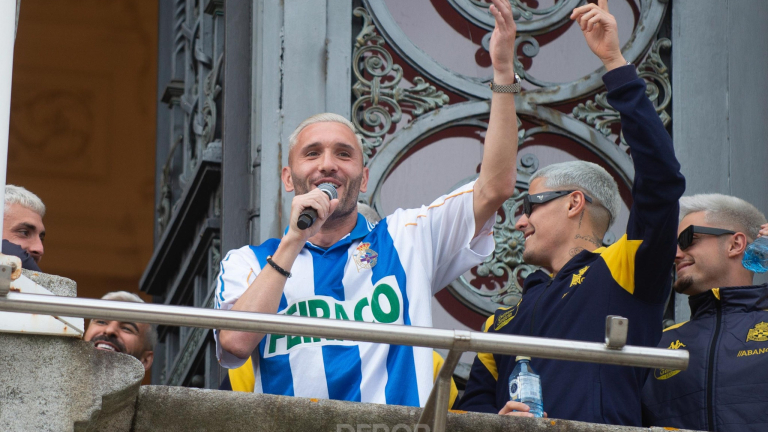 Lucas Pérez en el balcón de María Pita