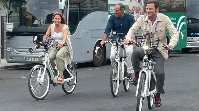 Presentación del servicio de préstamo gratuito de bicicletas conocido como Bus+Bici