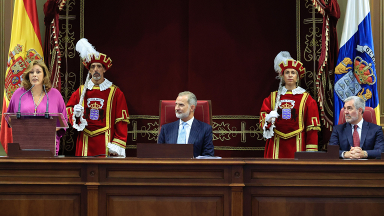 Felipe VI, en la entrega de la Medalla de Oro del Parlamento de Canarias