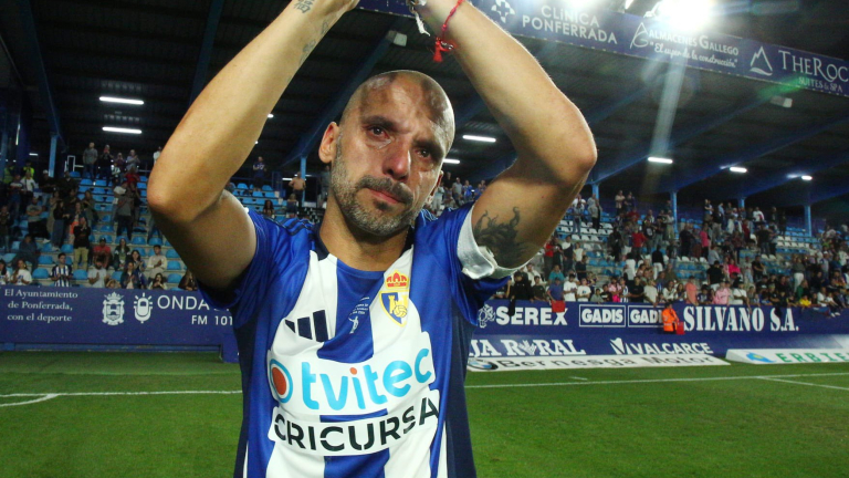 Muy emocionante y especial fue el encuentro amistoso entre la Ponferradina y el Pontevedra para decir a la carrera como futbolista del brasileño