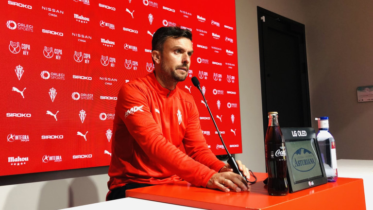 Rubén Albés antes del partido ante el Numancia en Copa del Rey