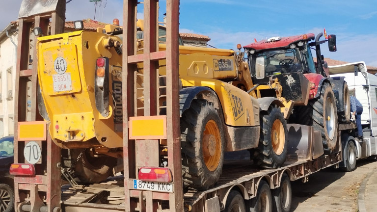 Los agricultores de Unaspi siguen enviando maquinaria y material para los afectados de la DANA