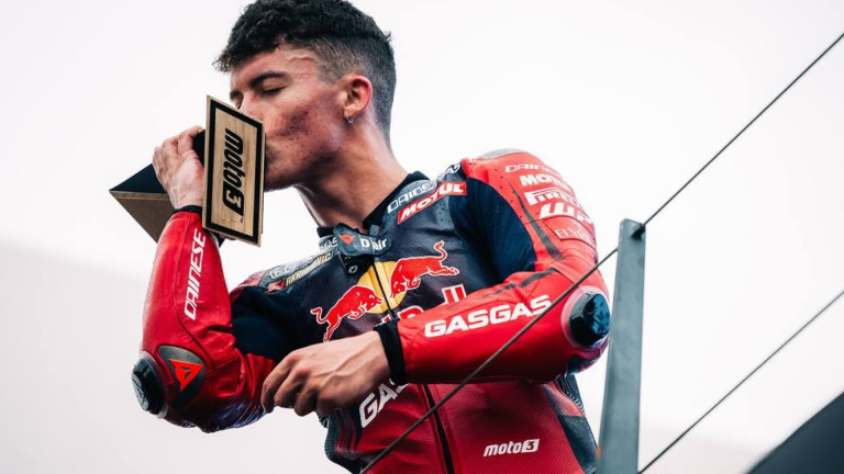 Dani Holgado se proclama subcampeón de Moto3