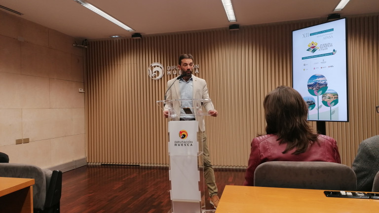 El alcalde de Ainsa, Enrique Pueyo, en la presentación de la asamblea