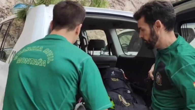 Servicio de rescate de la guardia civil

El Grupo de Montaña (Greim) de la Guardia Civil de Granada ha rescatado a un hombre de 63 años y una mujer de 47 que se perdieron cuando descendían el barranco del río Verde, en el término municipal de Otívar, donde se les hizo de noche sin llevar luz alguna y encontrándose ya muy cansados.

POLITICA ESPAÑA EUROPA ISLAS BALEARES SOCIEDAD
GUARDIA CIVIL