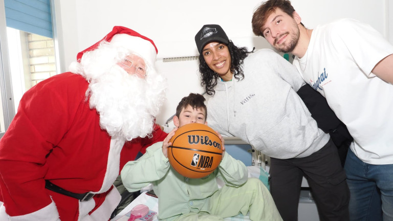 Papá Noel ha visitado a los niños y niñas que estos días están ingresados.