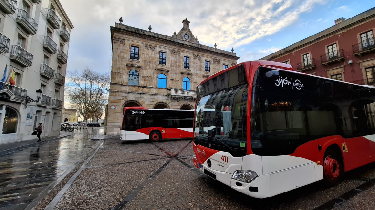 Primeros autobuses del Plan de Renovación de Flota de EMTUSA 2023-2027