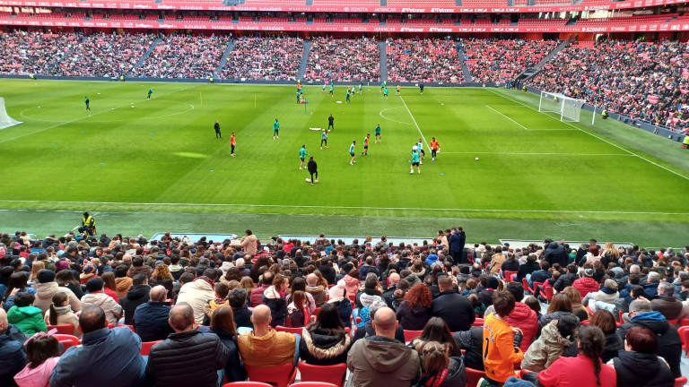 Casi 30.000 personas asisten al entrenamiento del Athletic en San Mamés