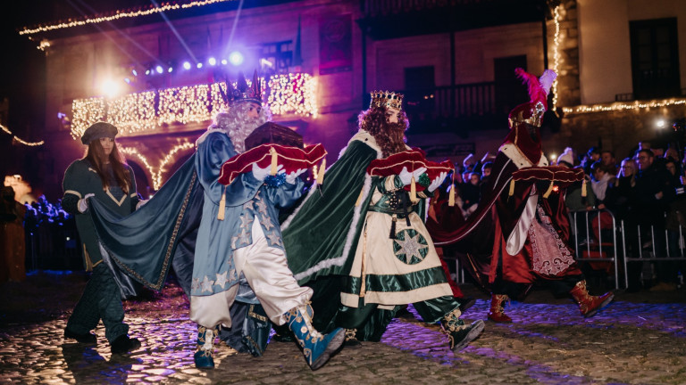 Cabalgata de los Reyes Magos en Santillana del Mar