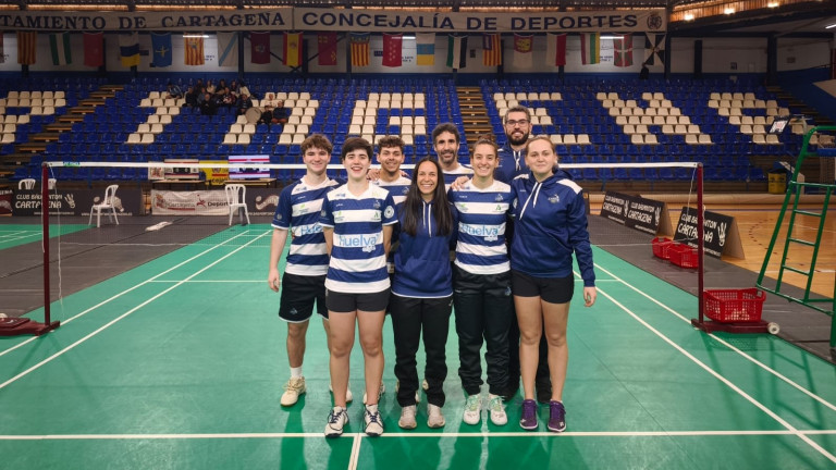 Jugadores del Recre IES La Orden posan antes del encuentro en Cartagena