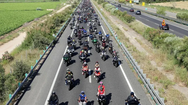 Caravana motera desde el Circuito