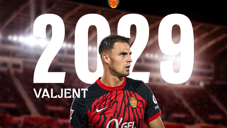 El defensa renueva hasta 2029 en el RCD Mallorca