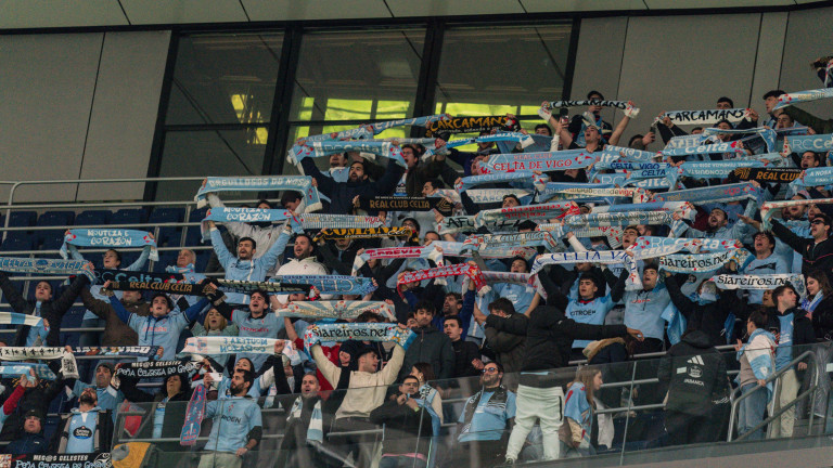 Muchos aficionados en la grada visitante del Santiago Bernabéu