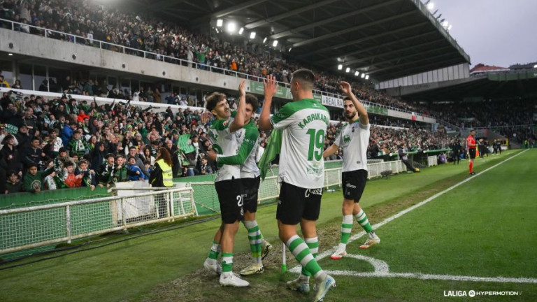 El Racing celebra uno de los goles marcados al Racing de Ferrol