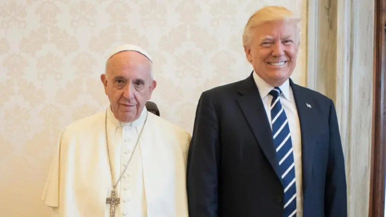 Donald Trump y el Papa Francisco durante su encuentro en 2017, cuando Trump era presidente