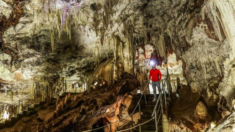 FOTO: Cuevas del Águila