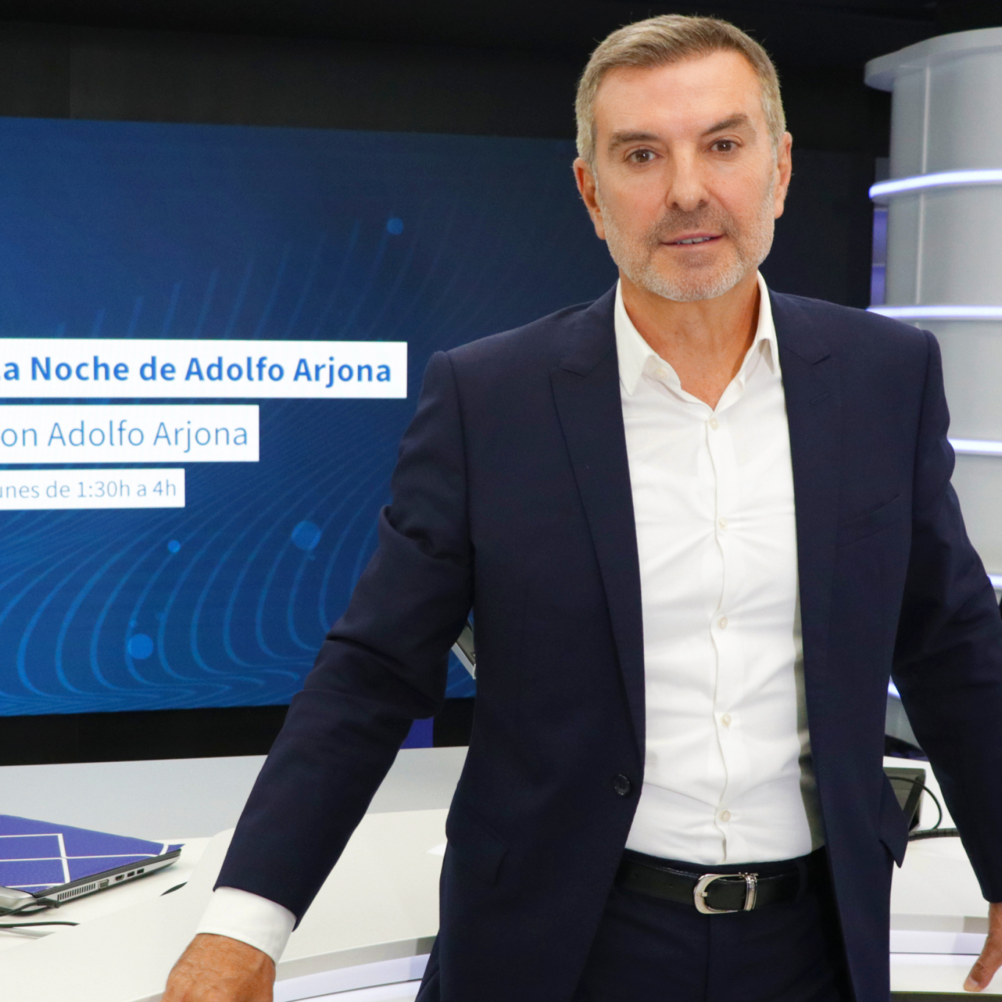 Portada de La Noche de Adolfo Arjona
