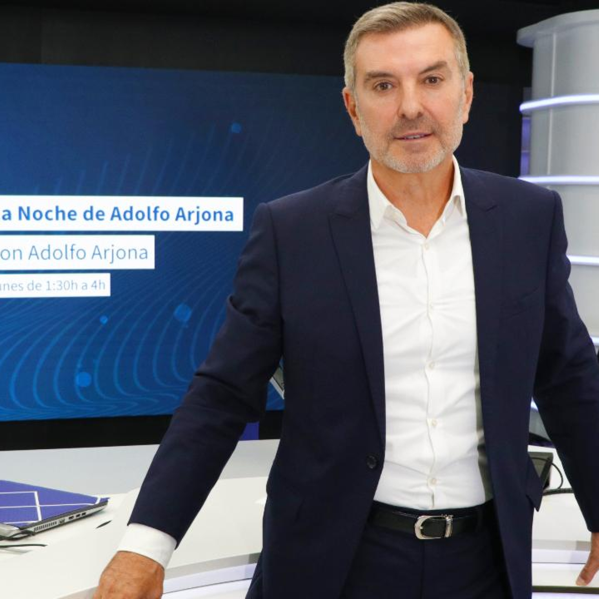 Portada de La Noche de Adolfo Arjona