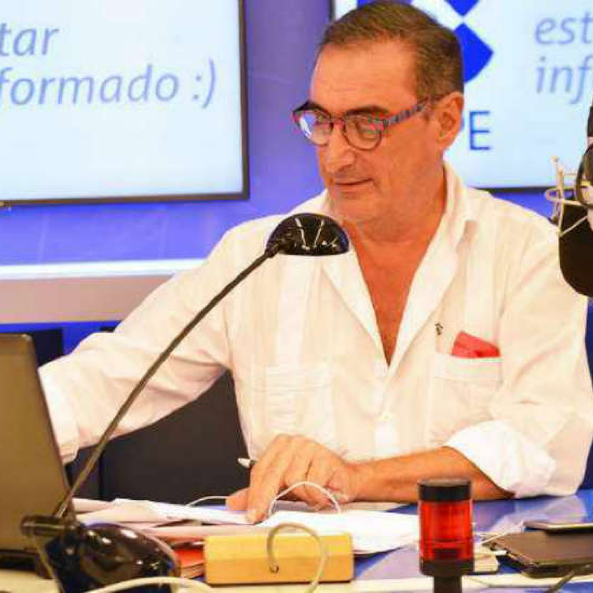 ¿Sabes cómo combinar la guayabera, una de las prendas favoritas de Herrera para verano? episode artwork
