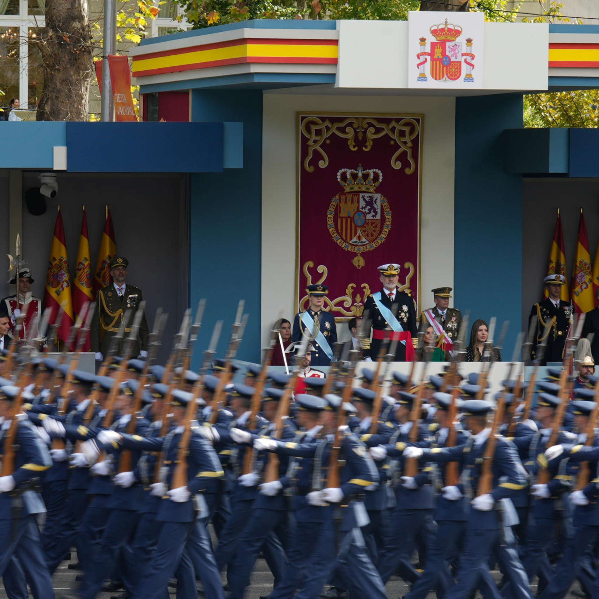 Así te hemos contado el desfile del 12 de octubre en COPE: de los abucheos a Sánchez a la ovación a la Familia Real