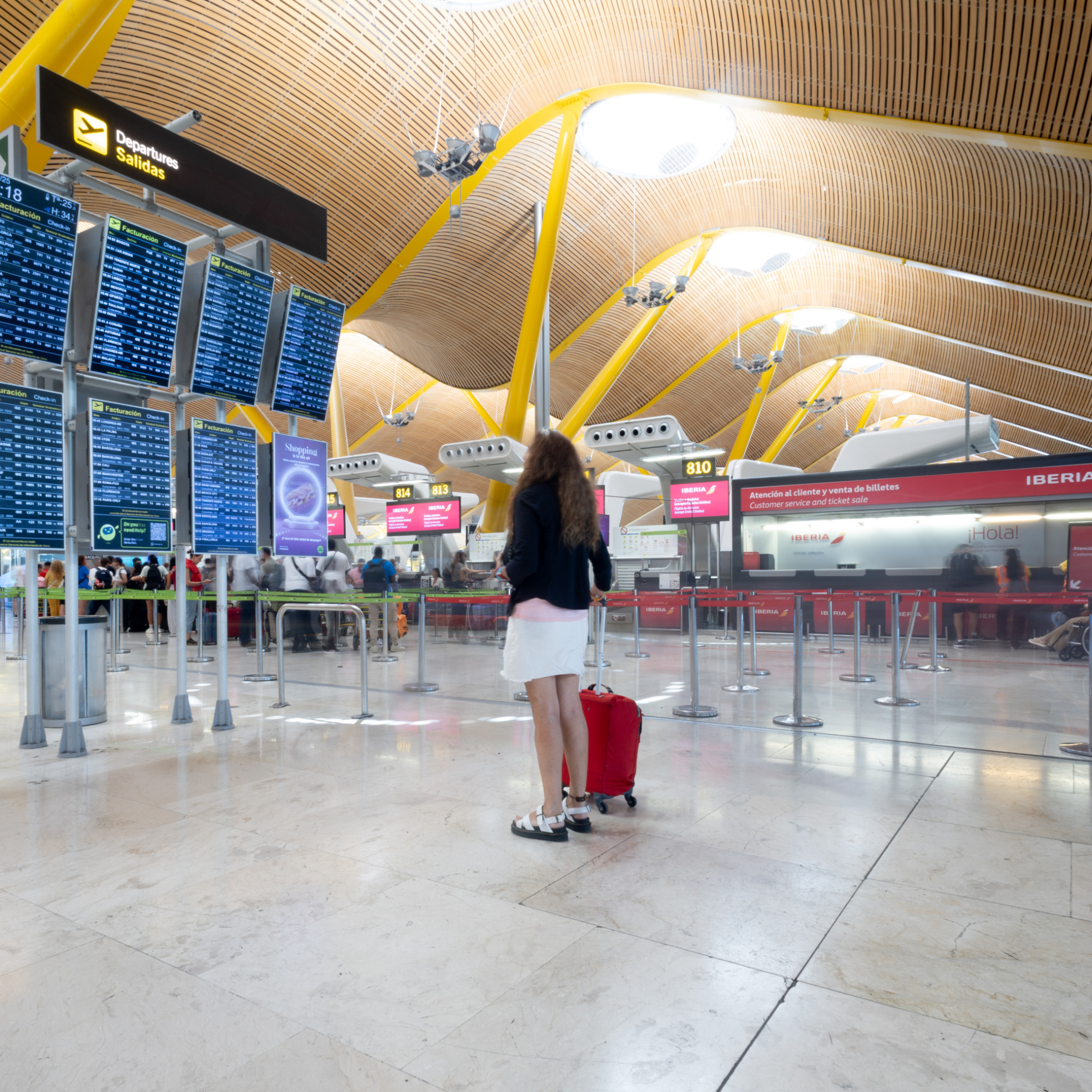 "Si viajas fuera de la UE y no estás atento para cambiar de tarifa puedes pagar un dineral por las conexiones. Atento al roaming"
