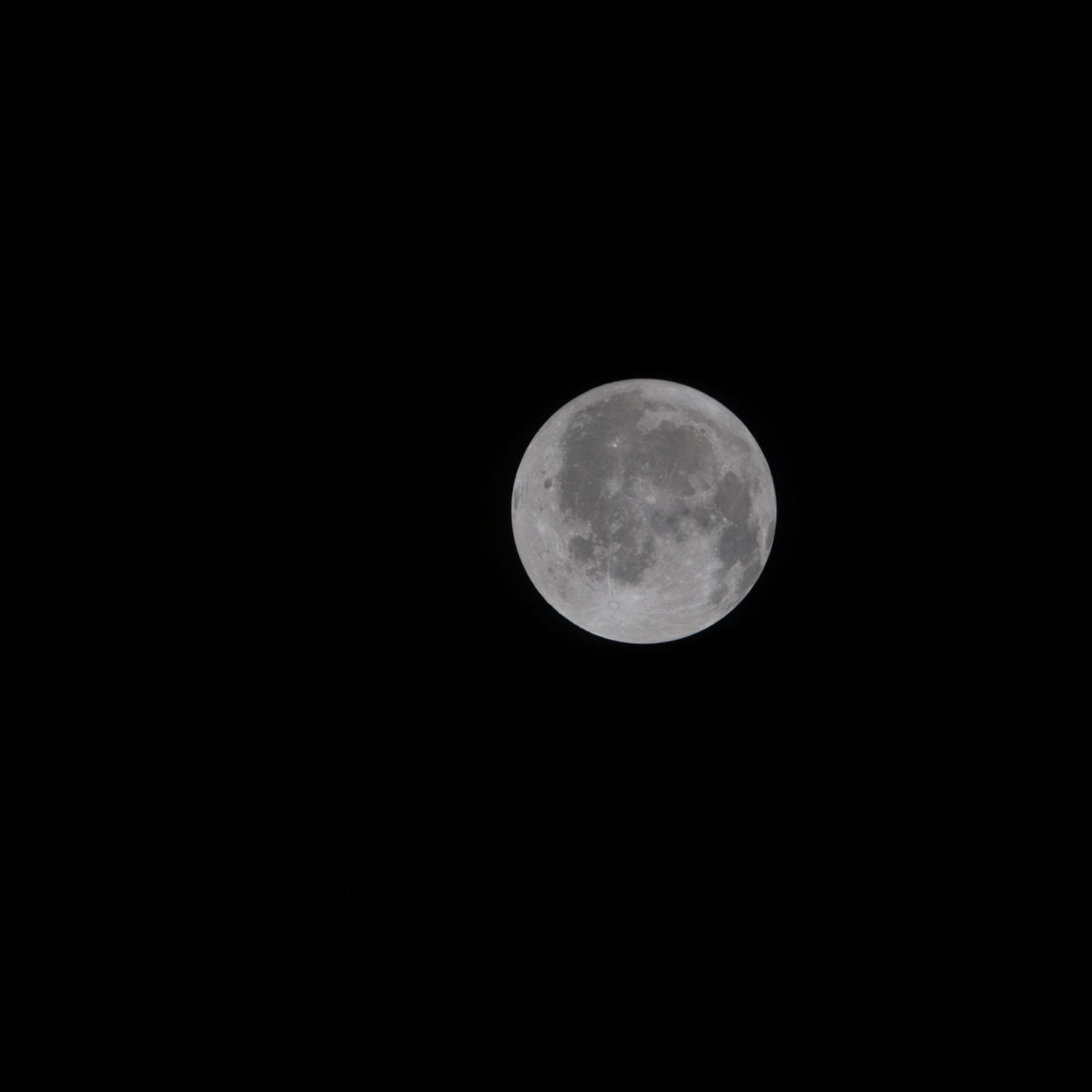 "La NASA ya ha recibido la orden; una noche en la Luna dura 14 días terrestre, así que las placas solares son inútiles y hace falta una energía que no se agote"