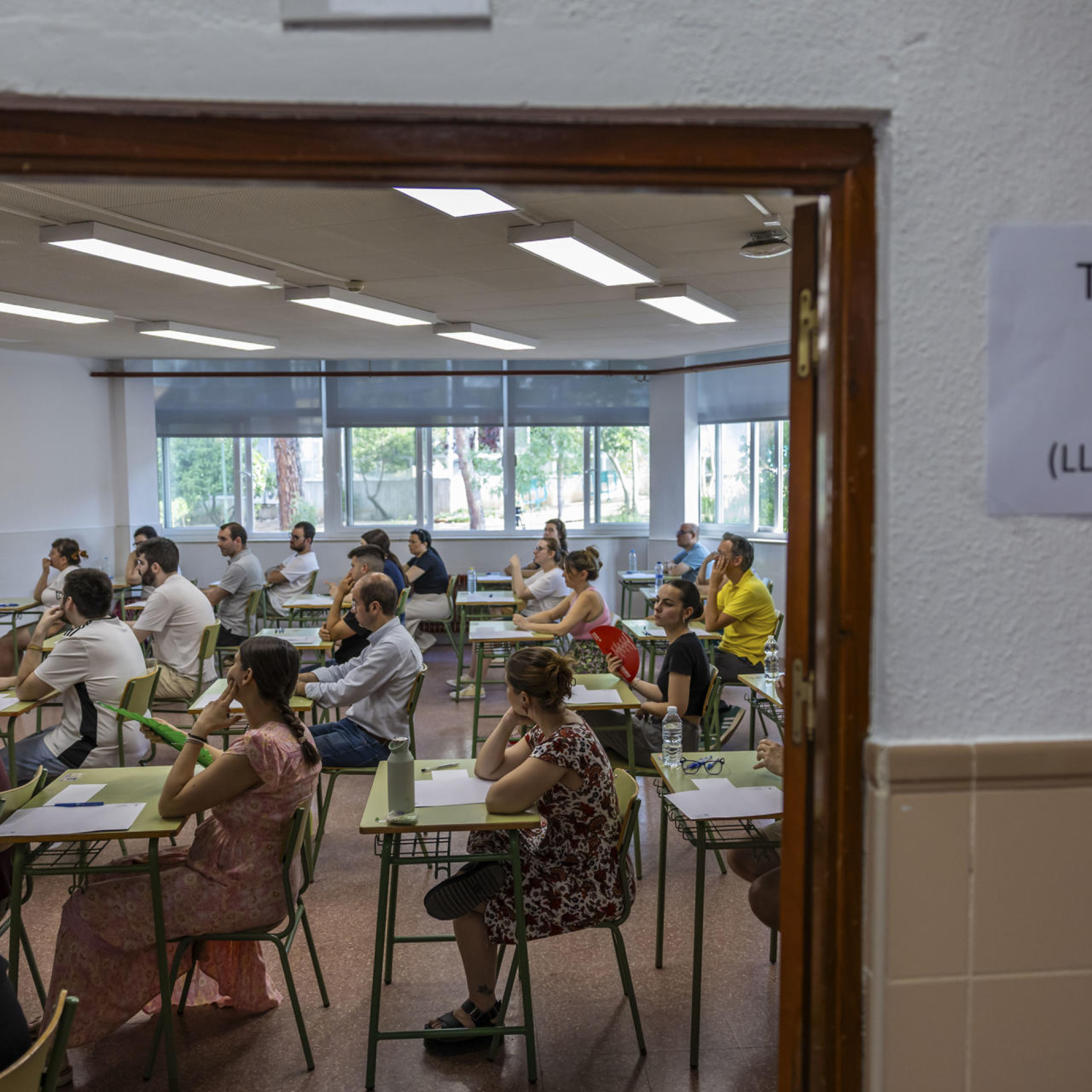 Rubén tiene 35 años y su hipoteca está paralizada por una asignación que no llega tras aprobar la oposición: "Es desesperante; hay gente que ha pedido préstamos o volver a casa de sus padres"