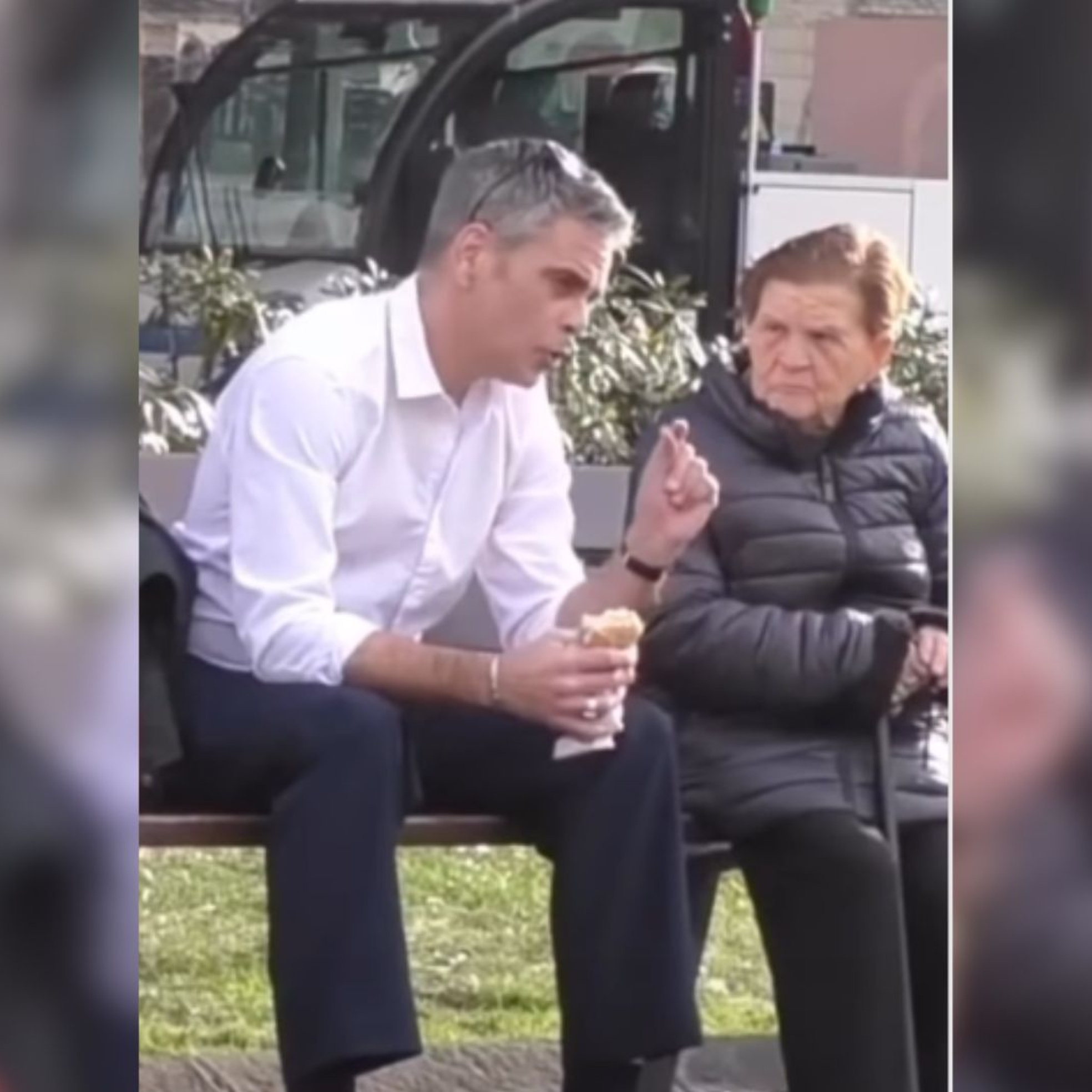 La abuela Rosa se sienta en un banco de Barcelona y el hombre que tiene al lado se gira por lo que le dice: "Había quedado contigo me parece, ¿no?" episode artwork