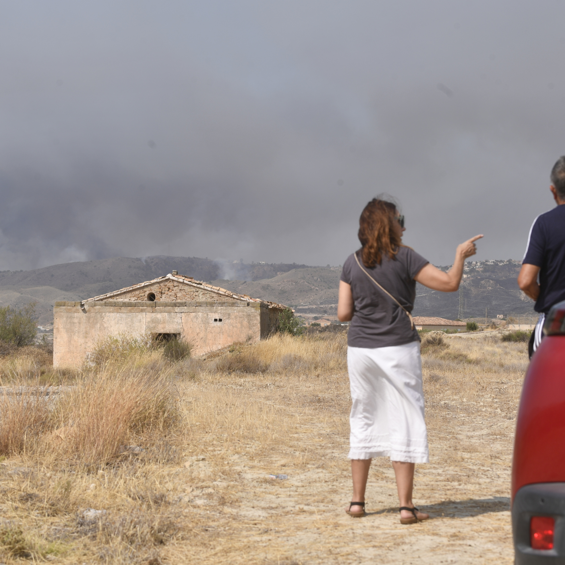 Charo, vecina de Bédar desalojada por el incendio en Los Gallardos (Almería): "No sé cómo me voy a encontrar mi casa"