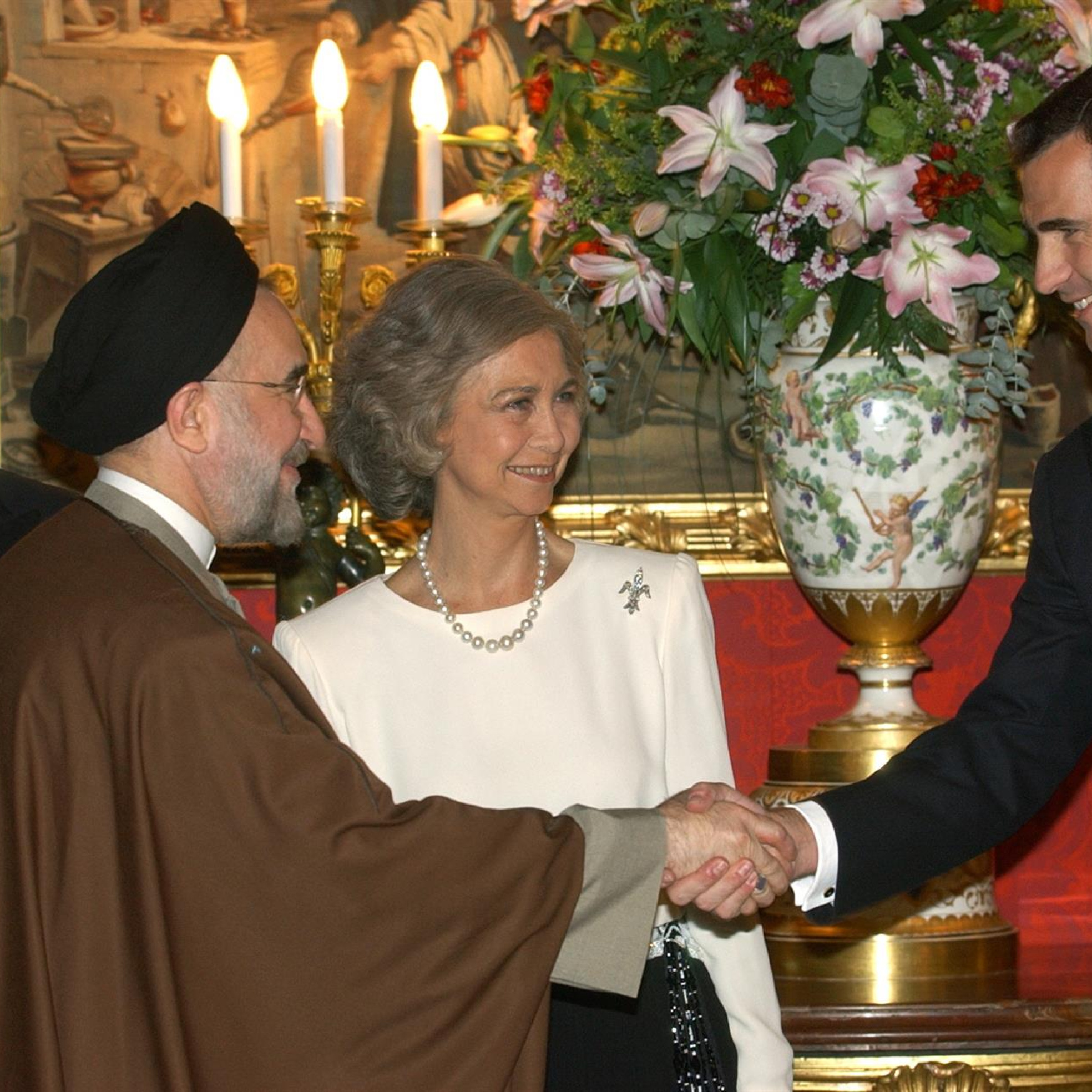 Gerardo Correas, experto en protocolo: "En una visita a España el presidente de Irán exigió 3 cosas; no saludar con la mano a las mujeres, que nadie bebiese vino y que las mujeres llevaran velo" episode artwork