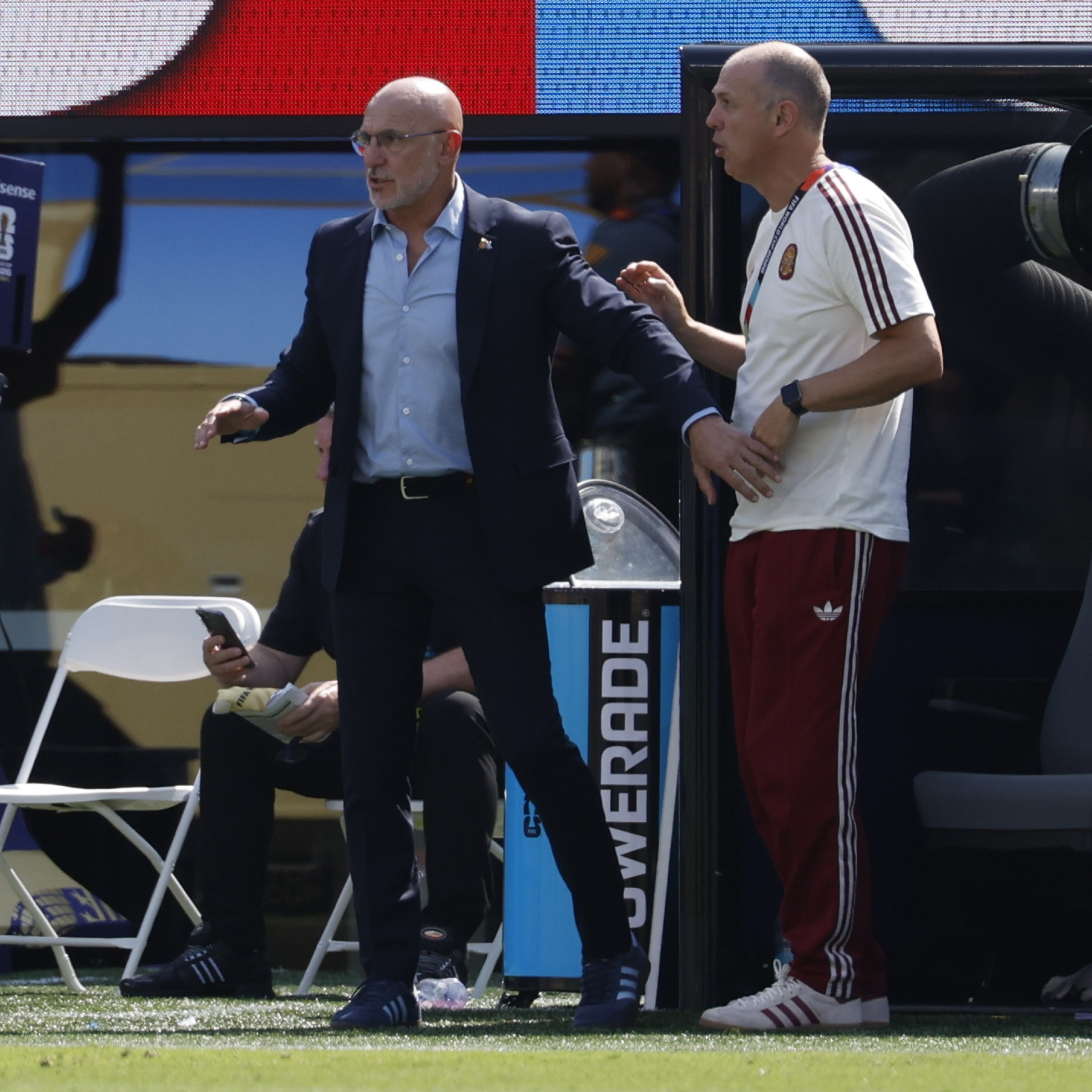 Juanjo González, segundo entrenador de Luis de la Fuente, al descanso de la final ante Argentina: "Nos hemos adaptado bien, lo primero al césped y lo segundo al tipo de partido que el árbitro quería que fuese..." episode artwork