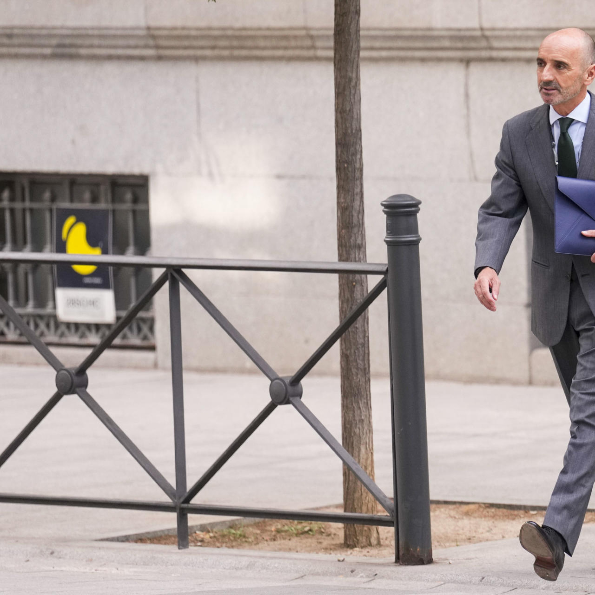 "La actitud evasiva de Julio Martínez, amigo de Zapatero, hizo que el juez Calama le dijese que recibieron un pastón de Plus Ultra" episode artwork