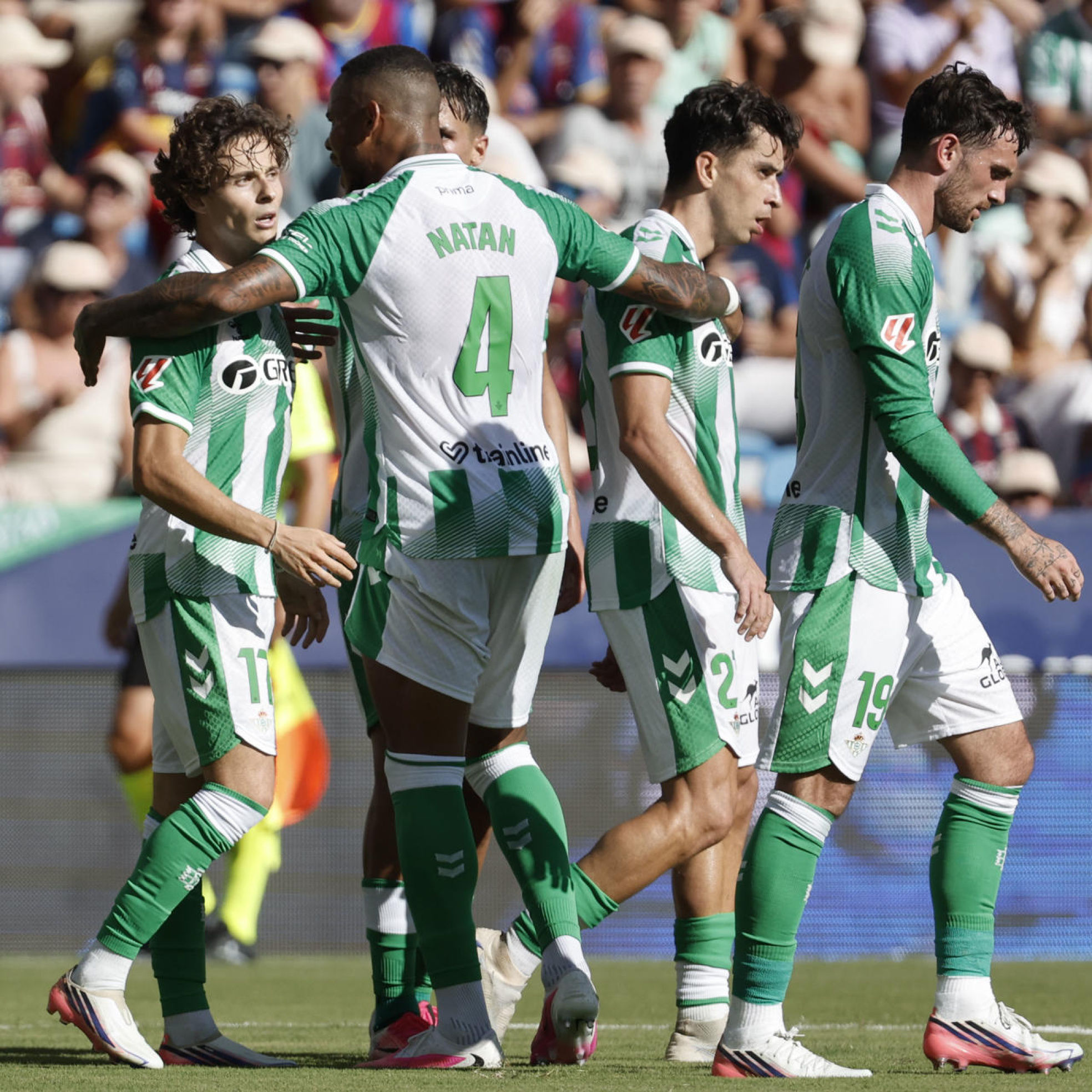 Gol de Rodrigo Riquelme (Levante, 2 - Betis, 2)
