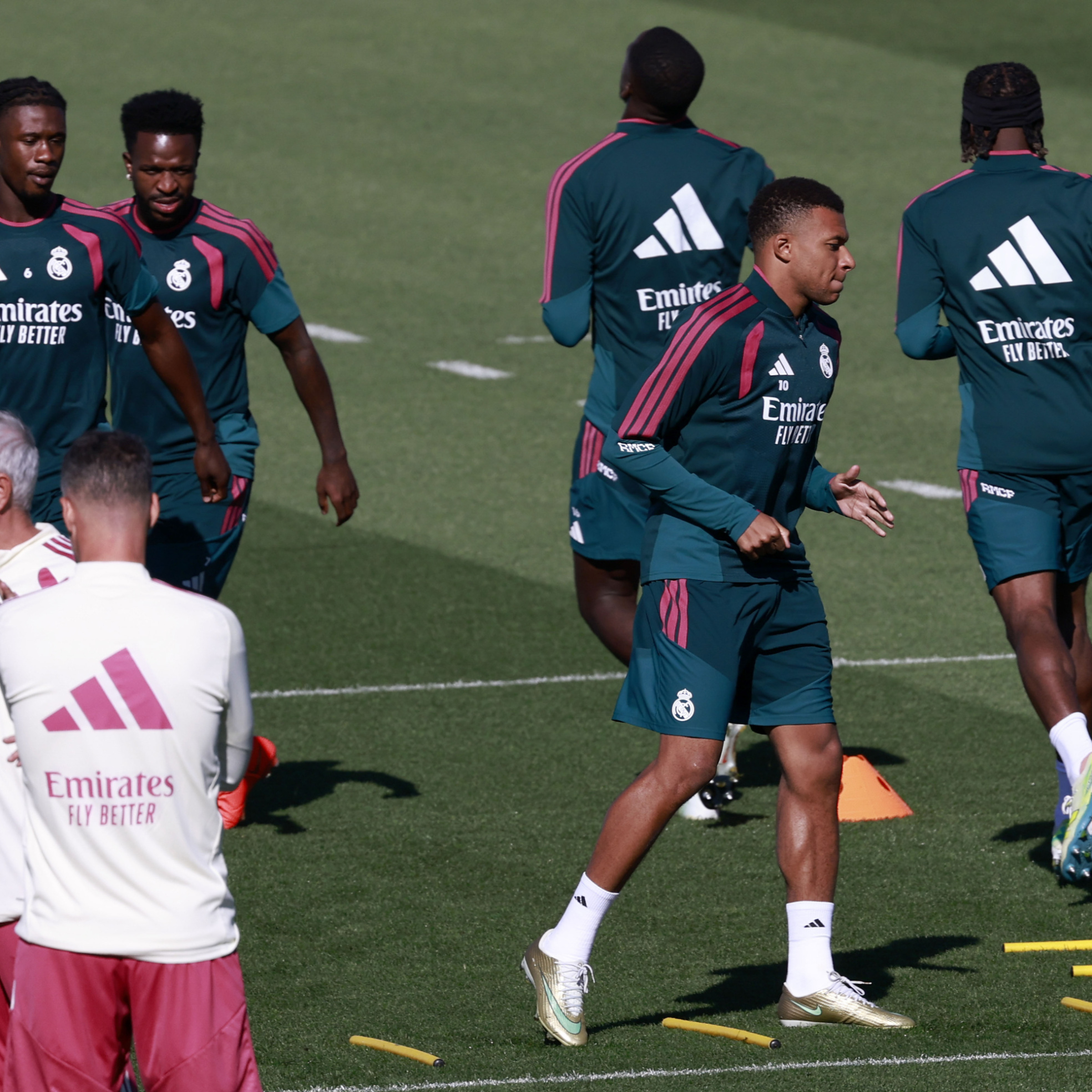 Santi Cañizares analiza el once del Real Madrid ante el Málaga y avisa sobre las rotaciones de Mourinho: "Cuando le vaya mal..." episode artwork