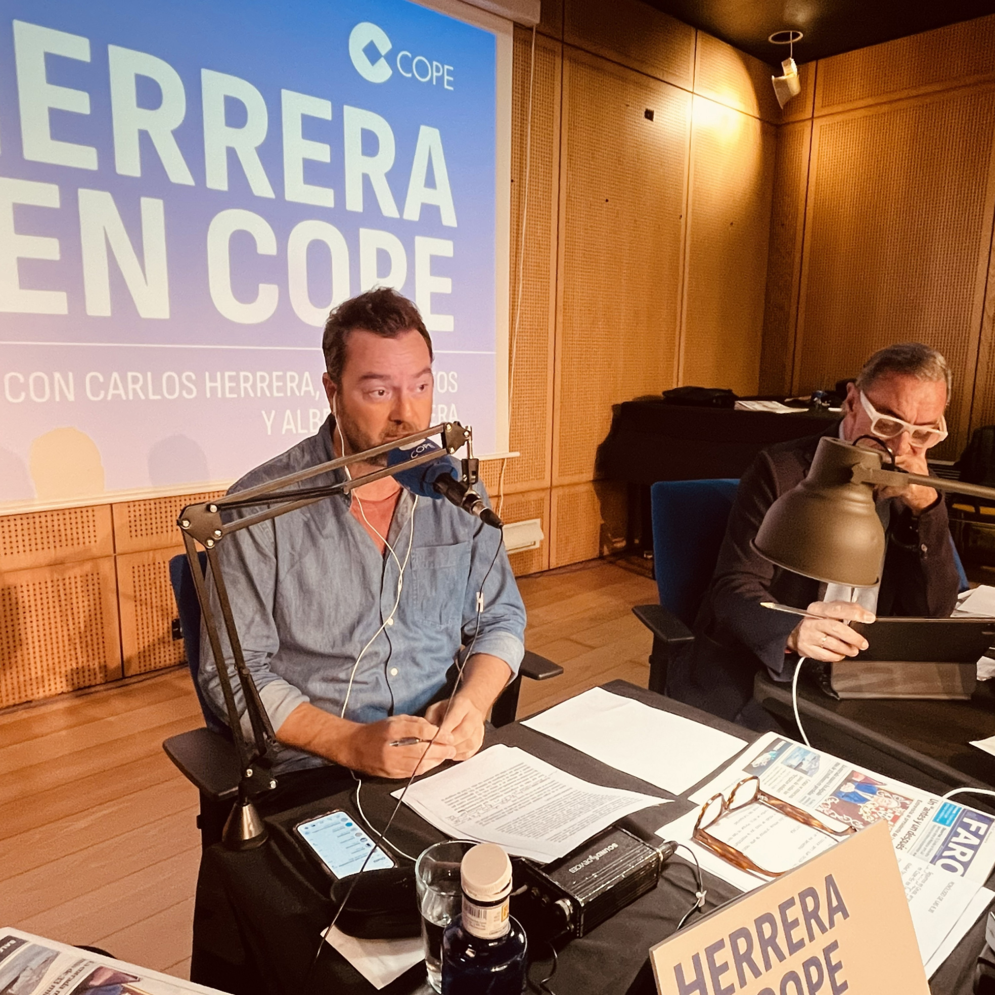 Jorge Bustos: "Ceuta recuperará la normalidad pero volverá a suceder, volverán a entrar y lo importante es cómo y cuándo reaccionará España porque el mundo entero ha visto las loas a Marruecos" episode artwork