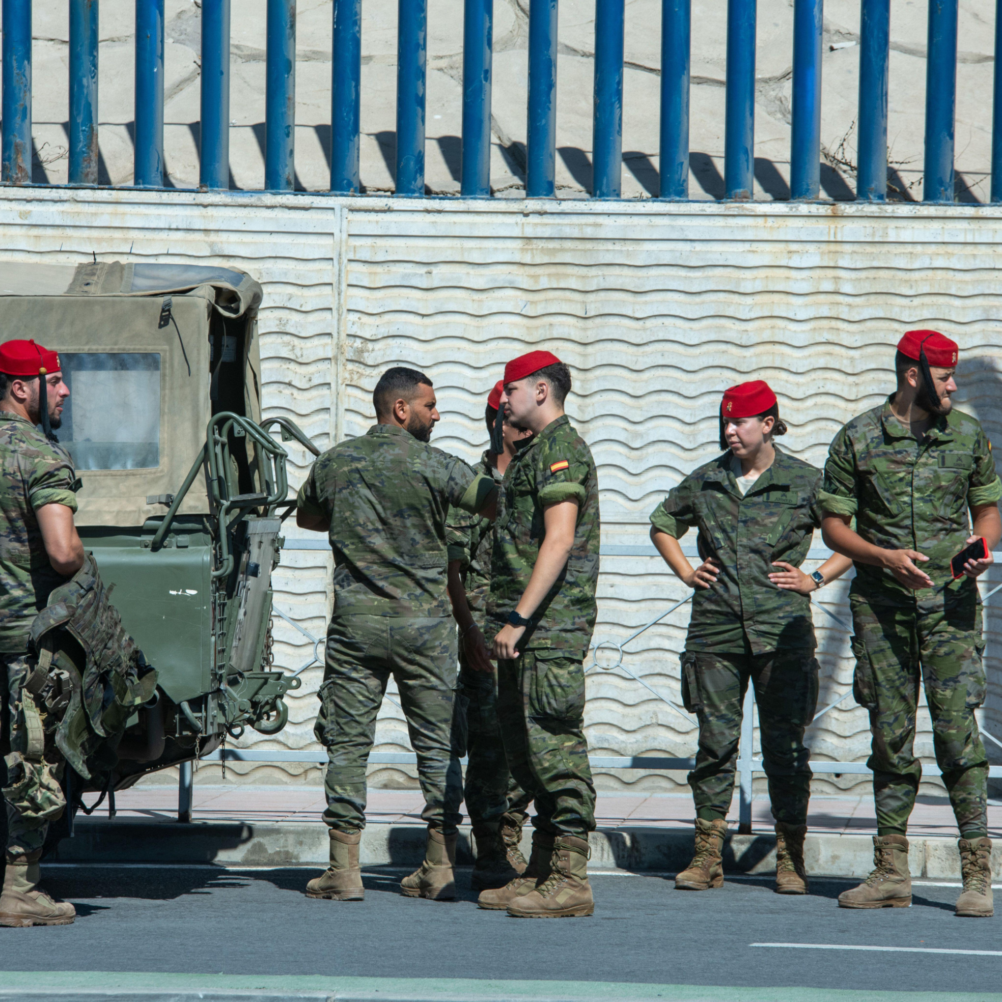 "El despliegue militar y policial en Ceuta es suficiente como para poder defender cualquier intento de asalto a la ciudad autónoma"