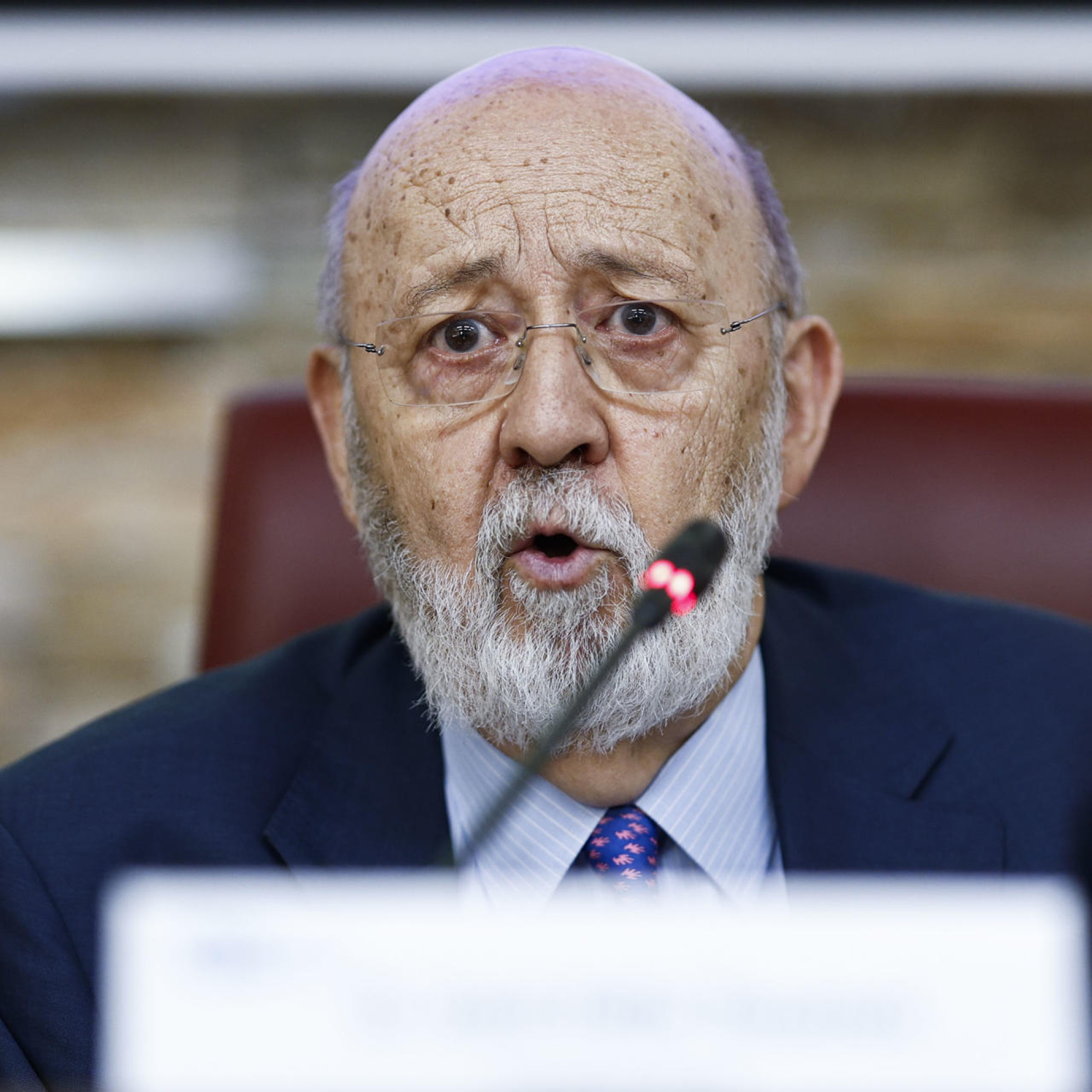 Alejandro Requeijo se fija en esta respuesta del CIS: "Me llama la atención que se plantee lo siguiente; que Ceuta y Melilla tienen una situación ambigua que debe ser objeto de entendimiento con Marruecos"