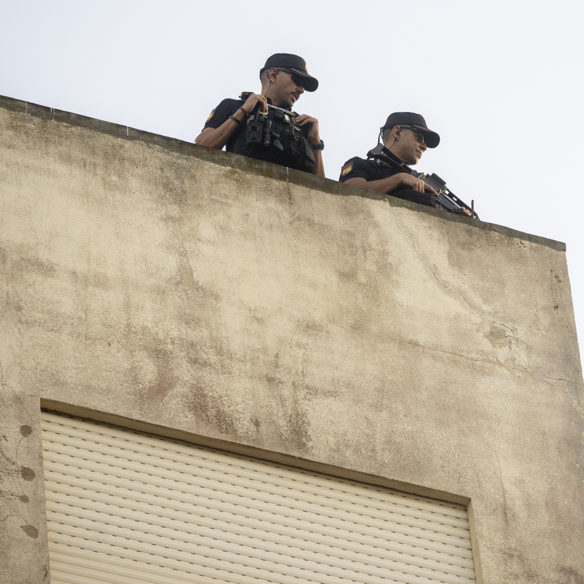 David, policía nacional, sobre Ceuta: "Los que han asaltado ilegalmente nuestra frontera se les entregan colchones nuevos y a nosotros nos ponen en condiciones tercermundistas"