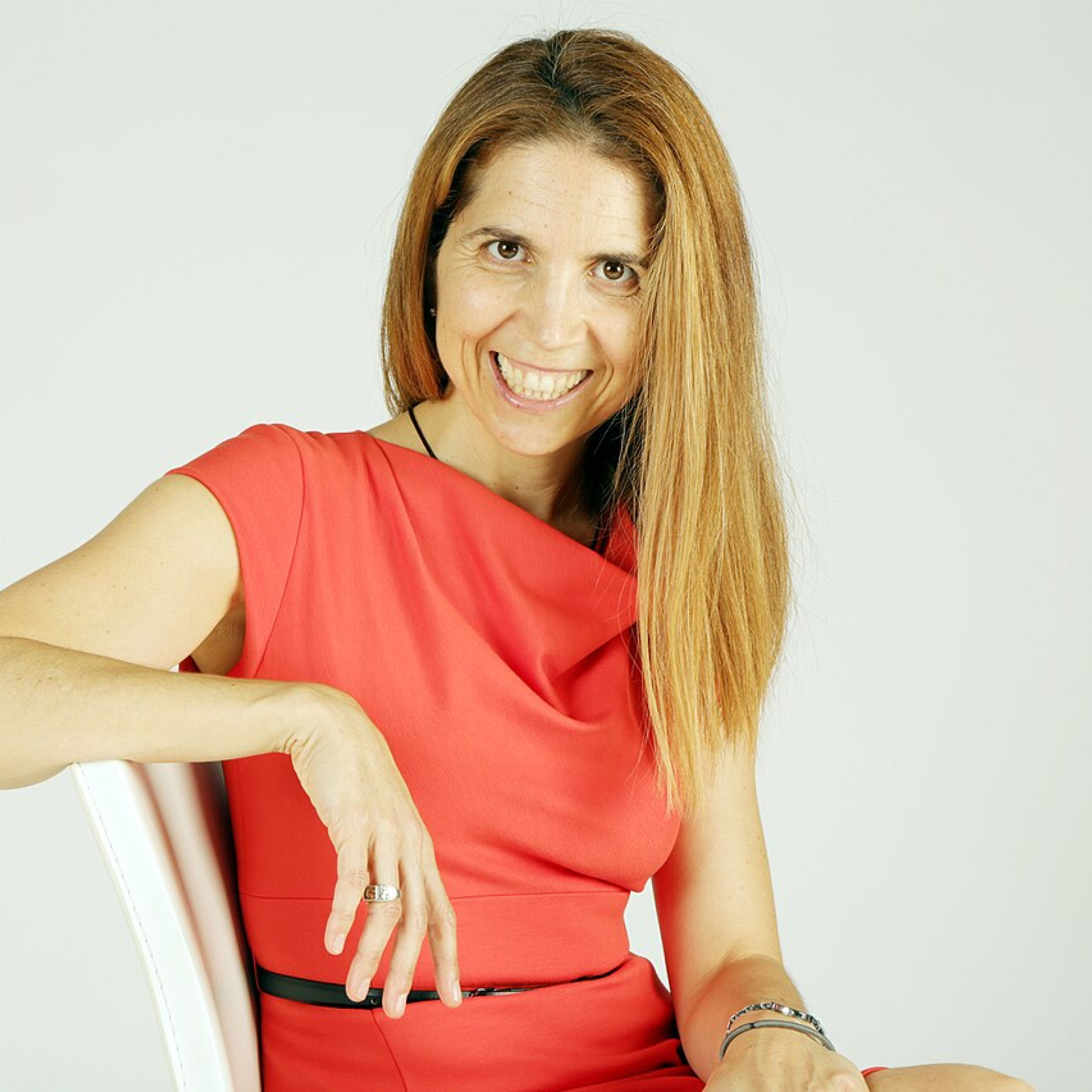 Nuria, ingeniera de telecomunicaciones: "La implantación de tecnología en el cerebro genera dilemas éticos; existe el neuroderecho de la privacidad de datos y no deben comercializarse sin consentimiento"