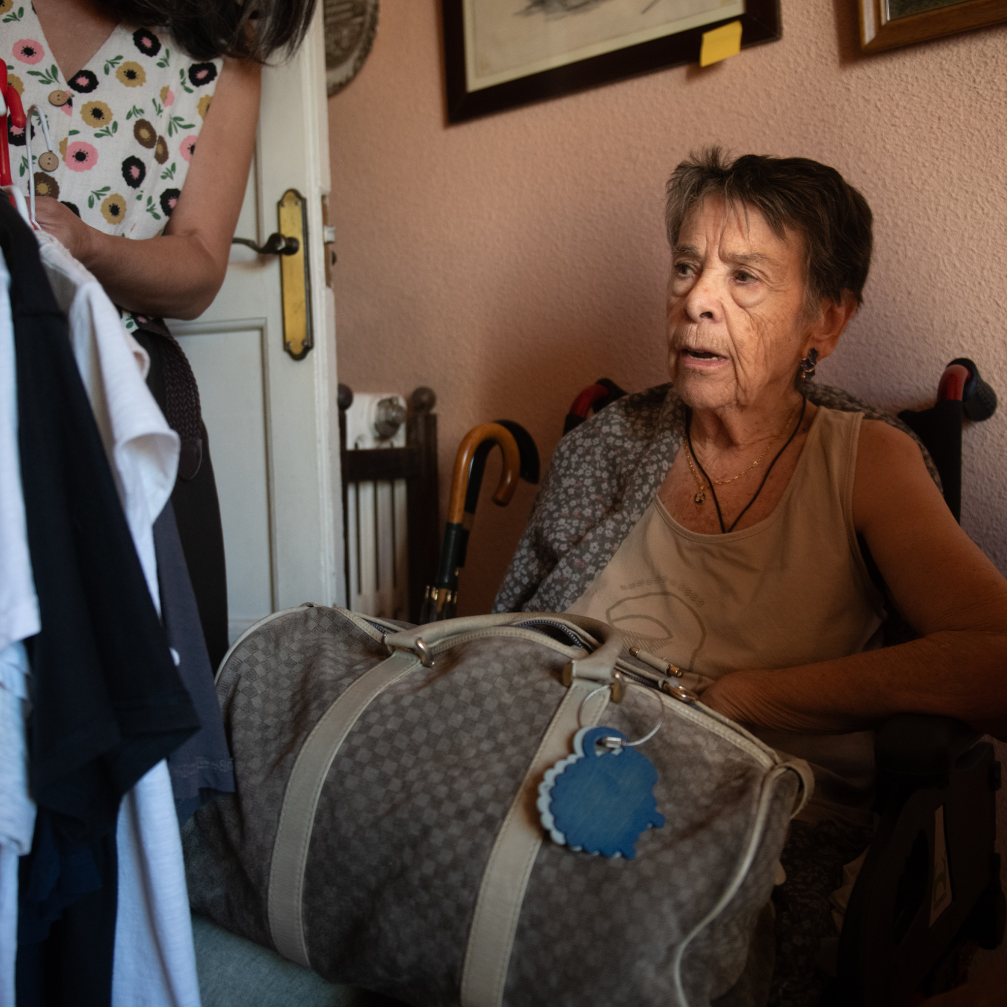 Mario, acampado en Sol, tras la muerte de Maricarmen: "Horrible, aquí seguiremos hasta que cambien las cosas. Es un motivo ferviente para permanecer aquí"