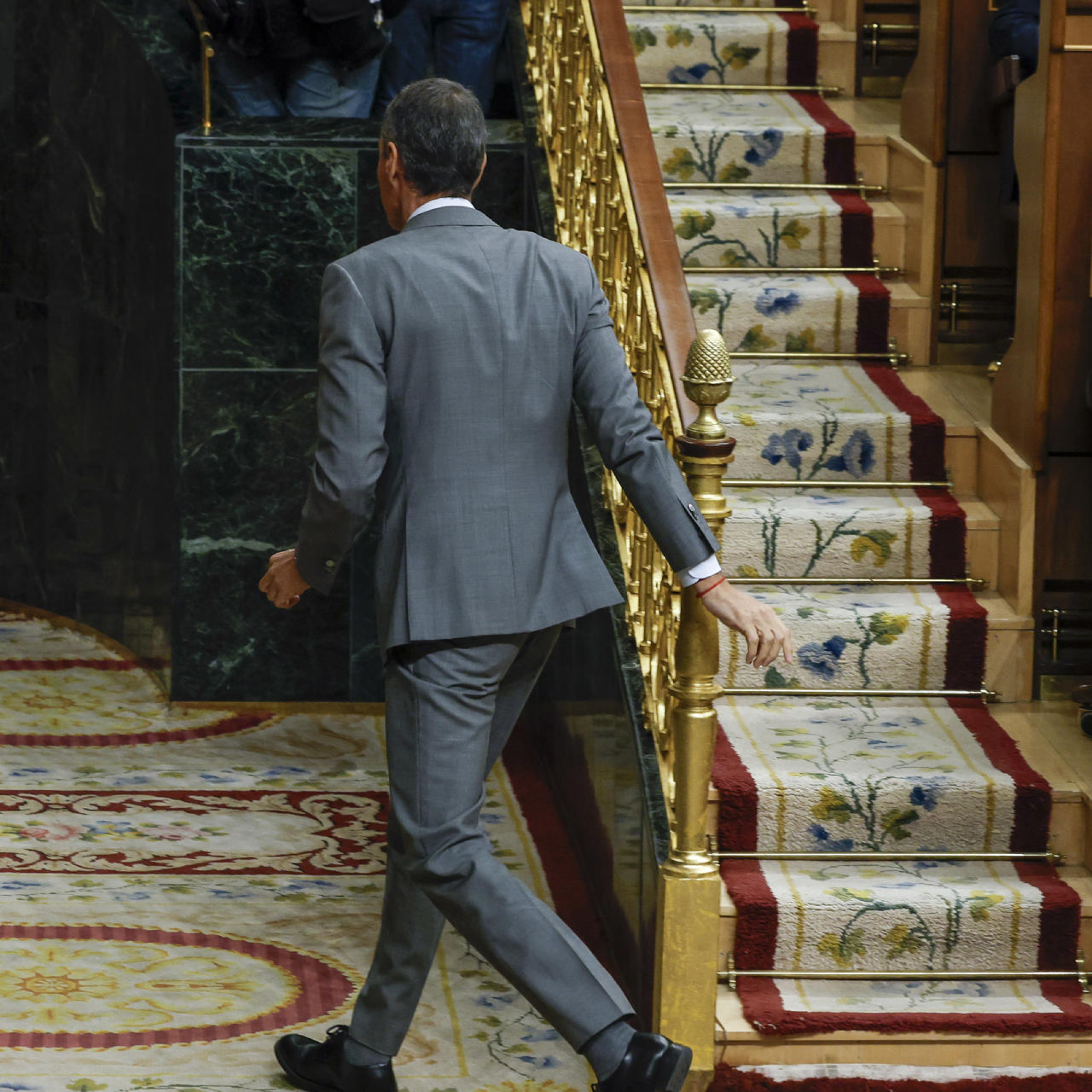 "Los adelantos electorales los carga el demonio: Sánchez sabe mantener la atención y basta un fin de semana de dudas para que Maricarmen parezca un plato recalentado"