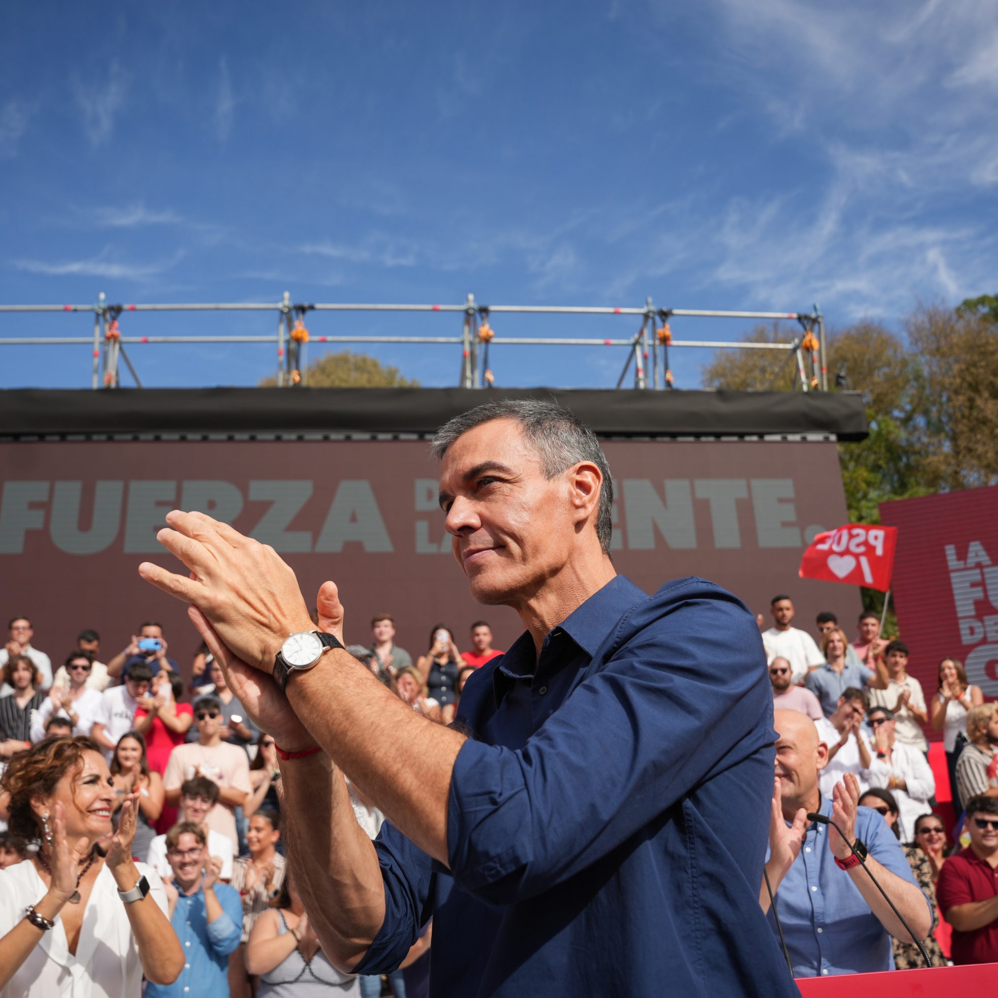 "En la cocina de Moncloa se han especializado en suflés de vivienda, regeneración democrática, inmigración y feminismo. Han perfeccionado la receta con una maestría en inflar expectativas"