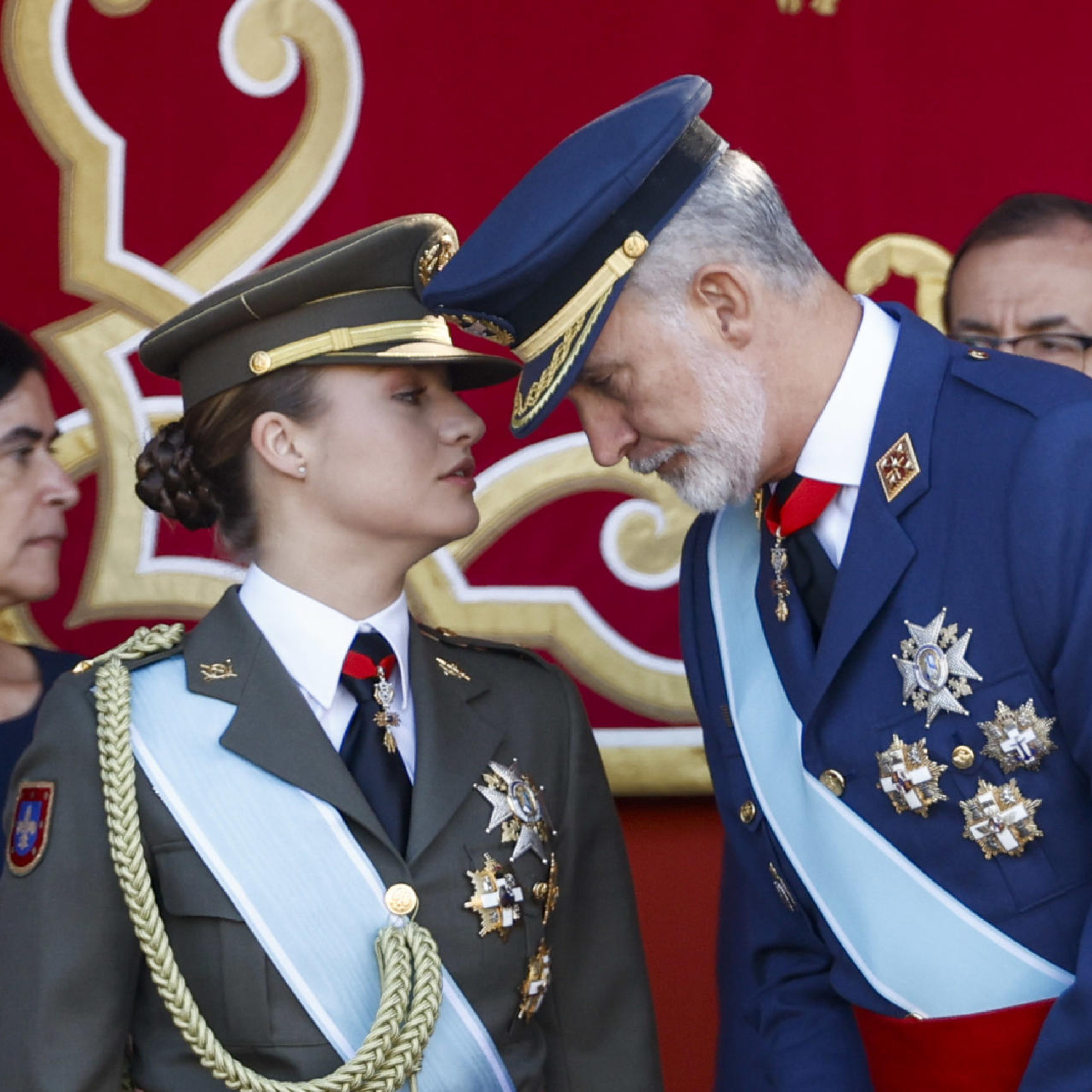 "Se le cayó a la princesa Leonor el Toisón de Oro en la Hispanidad. Si cae el Toisón, cae un símbolo. ¿Y qué más quieren los que buscan desprestigiar el sistema que una señal así?"