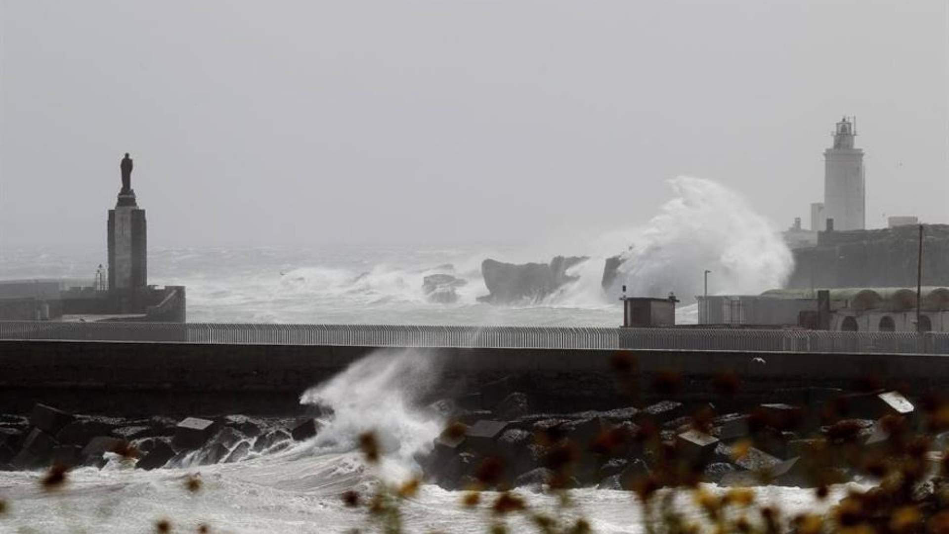 El viento de Levante y su fiel Poniente que hacen de Cádiz una costa  diferente