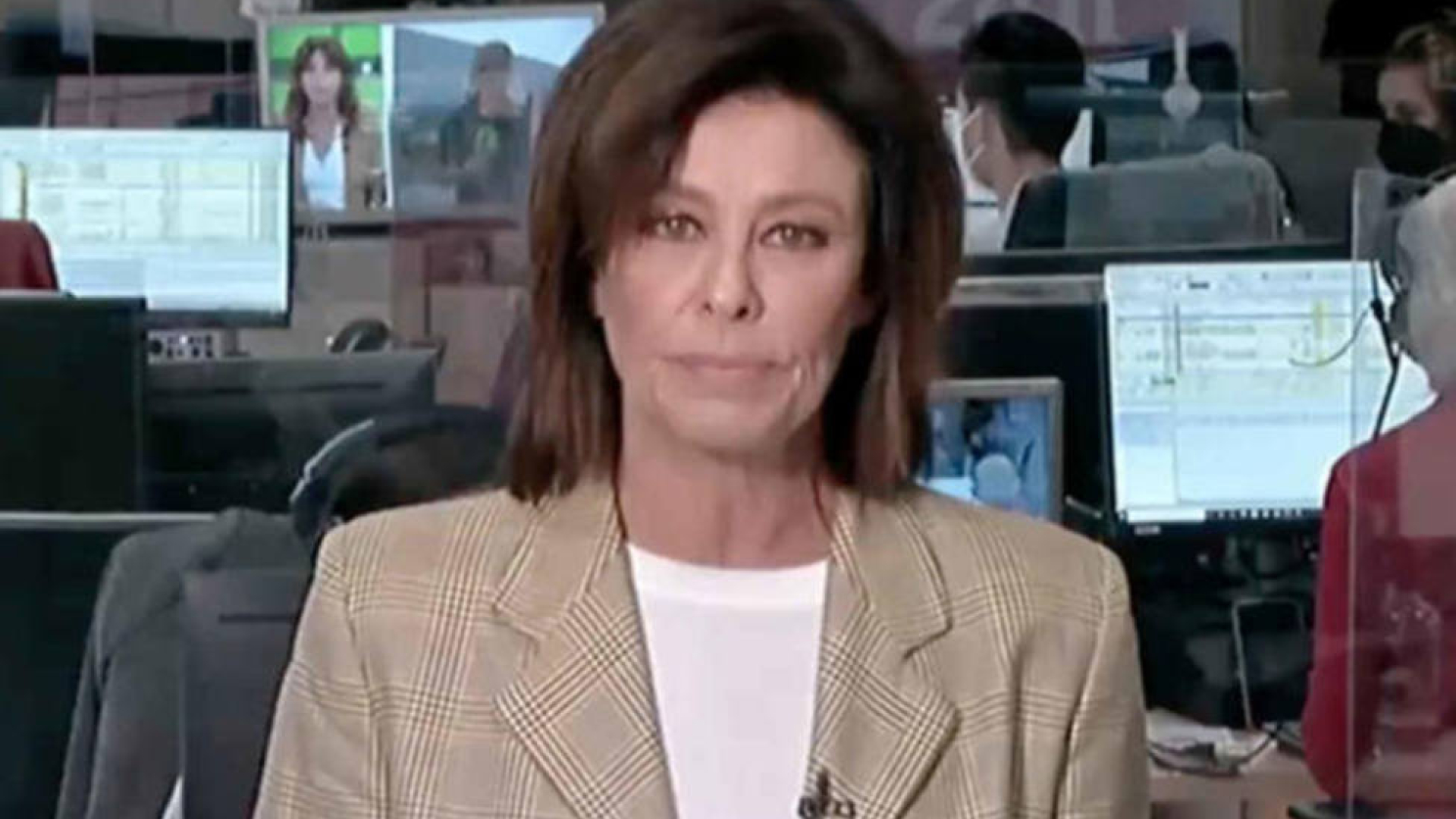 Beatriz Pérez Aranda la lía en TVE con un curioso gesto cuando pensaba que  no la estaban grabando: se ve todo