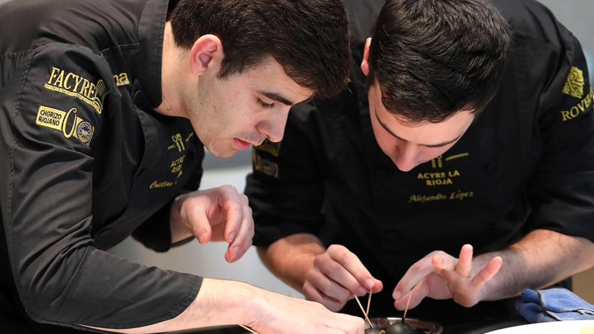 La inspiradora historia de Cristian Solana: De pelar zanahoria en la cocina  familiar a El Puntido en Páganos