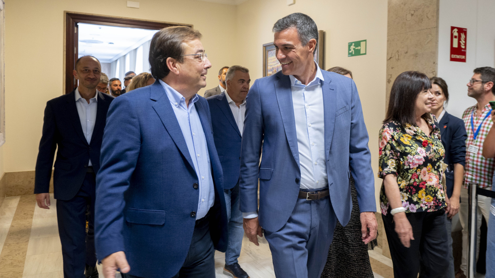 Đây là cách Pedro Sánchez nói lời tạm biệt với cựu chủ tịch Extremadura, Guillermo Fernández Vara.