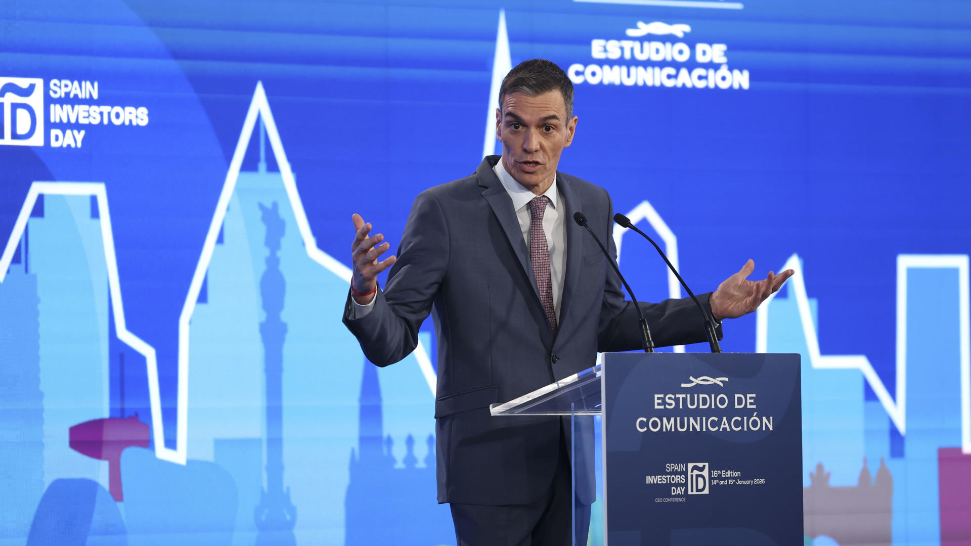 Qué es lo que ha hecho Sánchez? Según lo que me cuentan personas cercanas a esta idea, ha pedido 10.500 millones de euros de los fondos europeos ya dados a España"